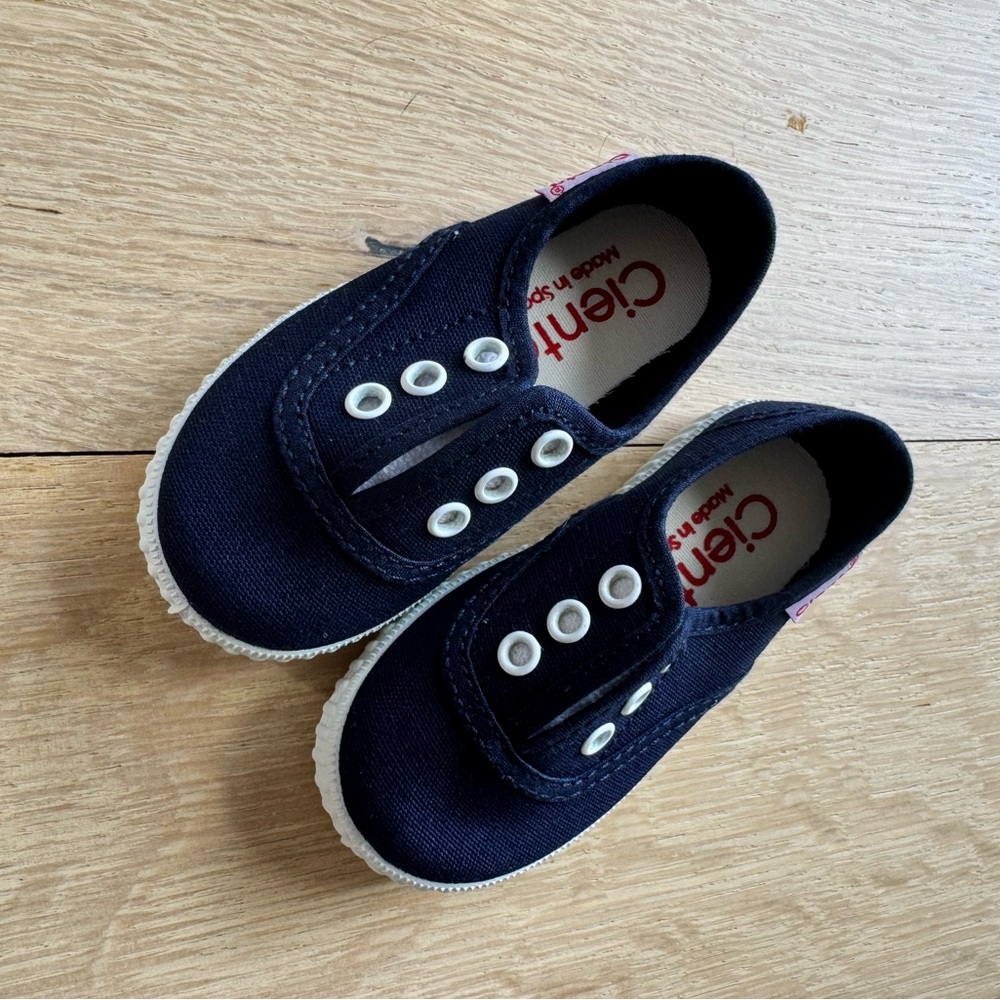 Cienta baby/toddler navy Canvas Shoes size 20 new in box